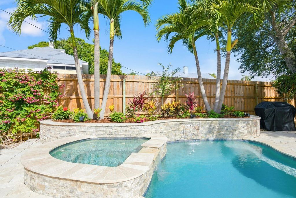 Photo of 888 16th Avenue N, St Petersburg, FL 33704 (MLS # TB8512953)