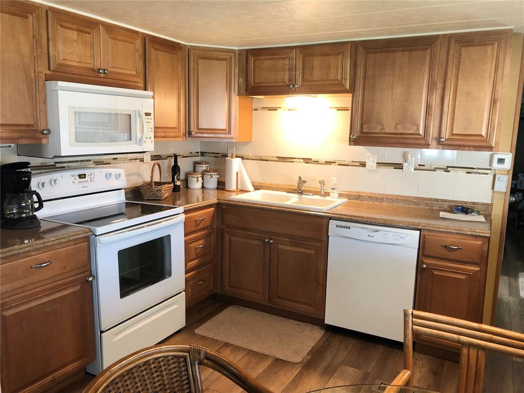 GOLF LAKES RESIDENTS CO-OP - Residential Lease