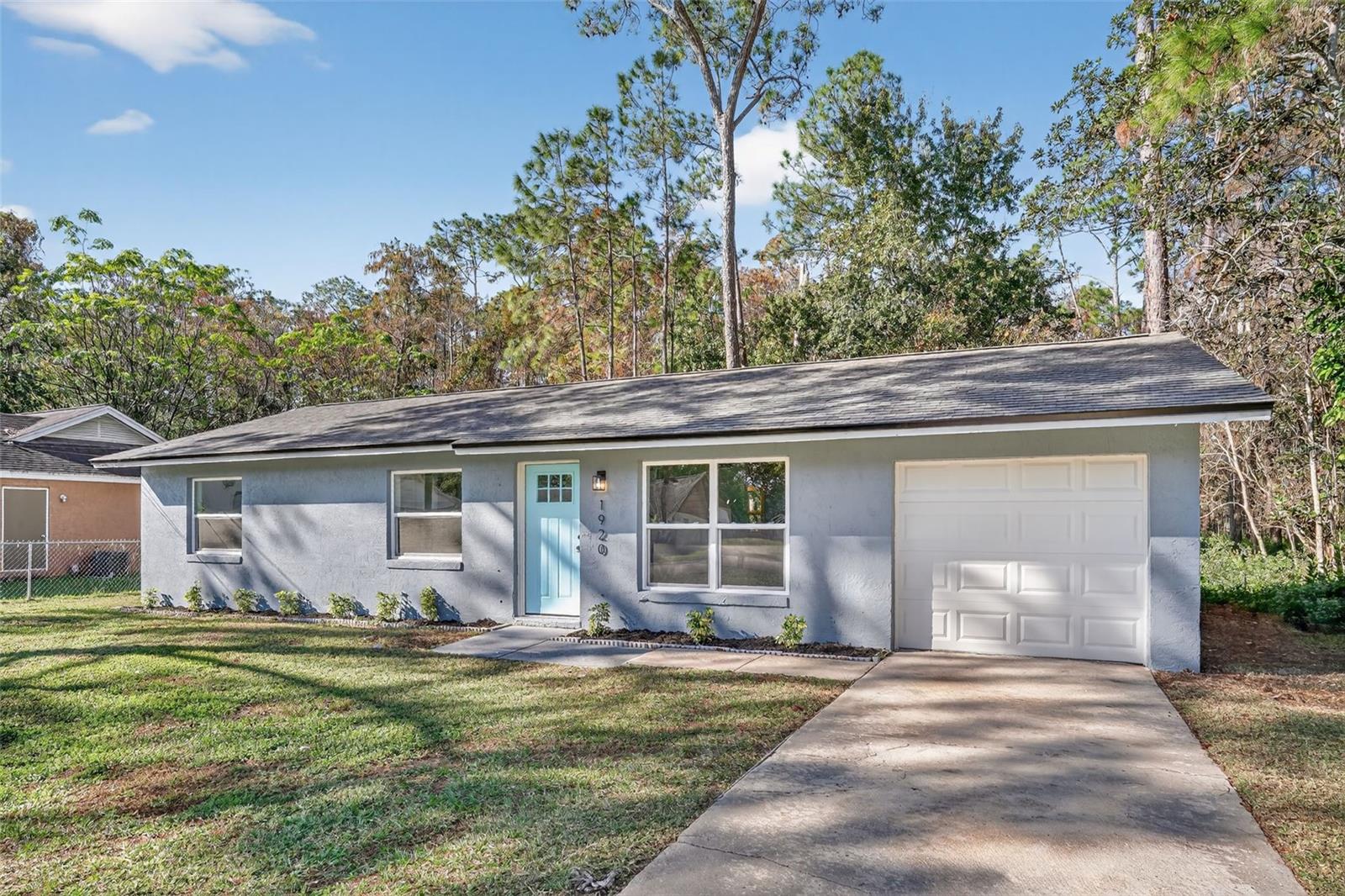 PALM LAKES ESTATES - Residential