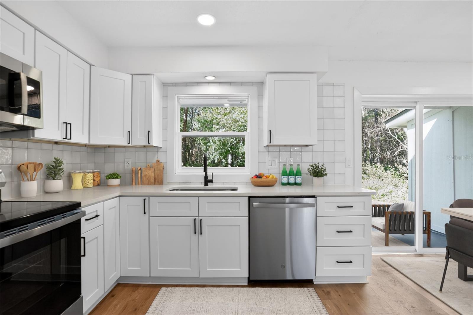 PALM LAKES ESTATES - Residential