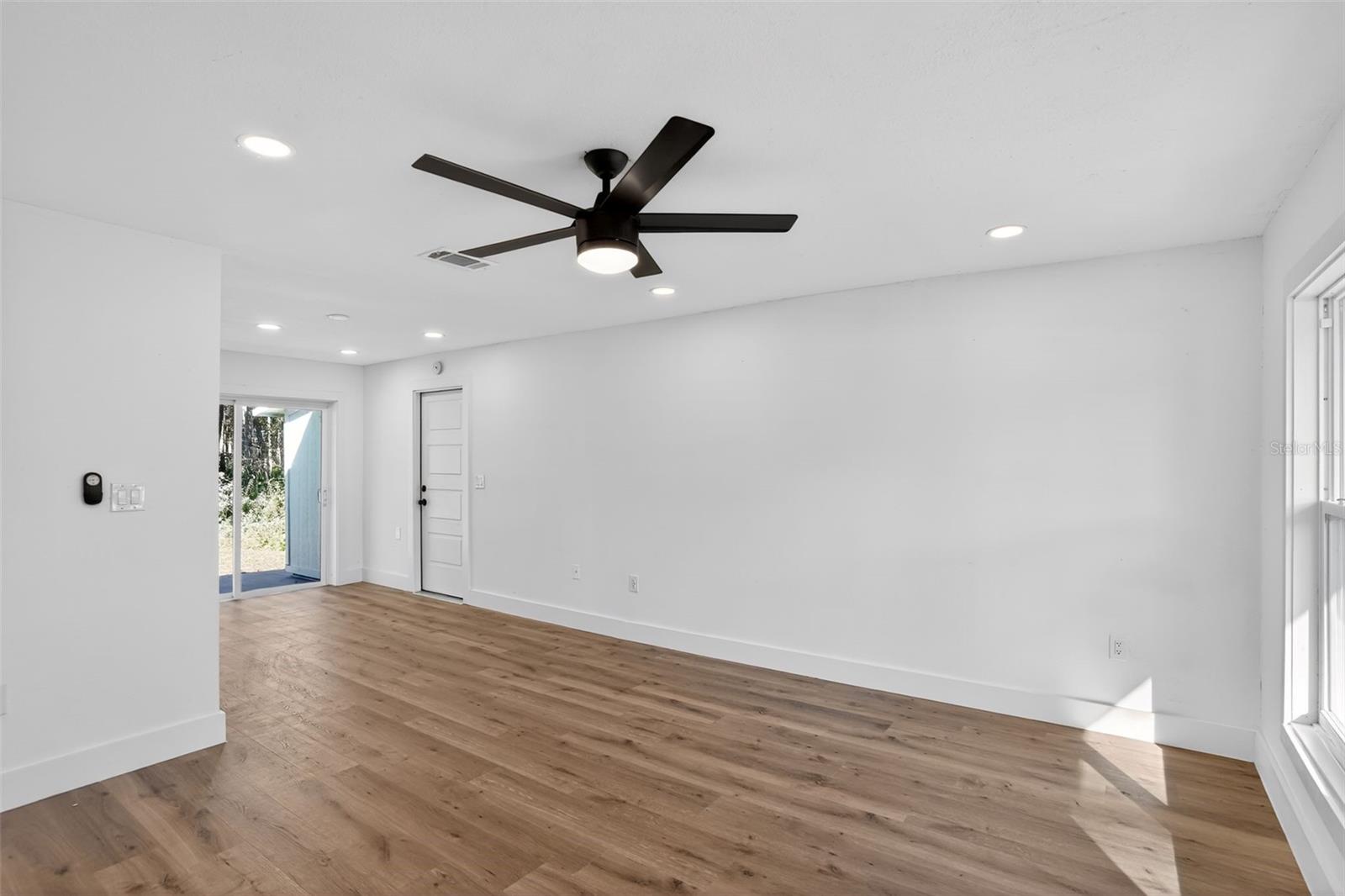 PALM LAKES ESTATES - Residential