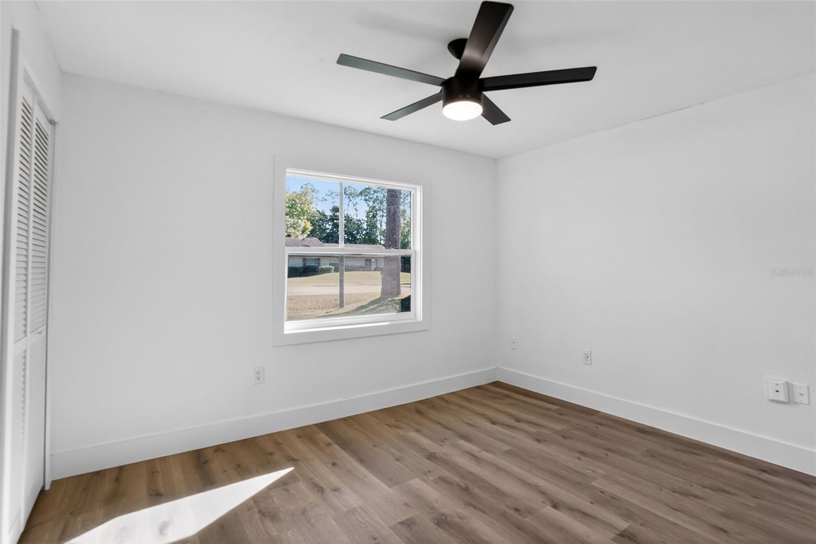 PALM LAKES ESTATES - Residential