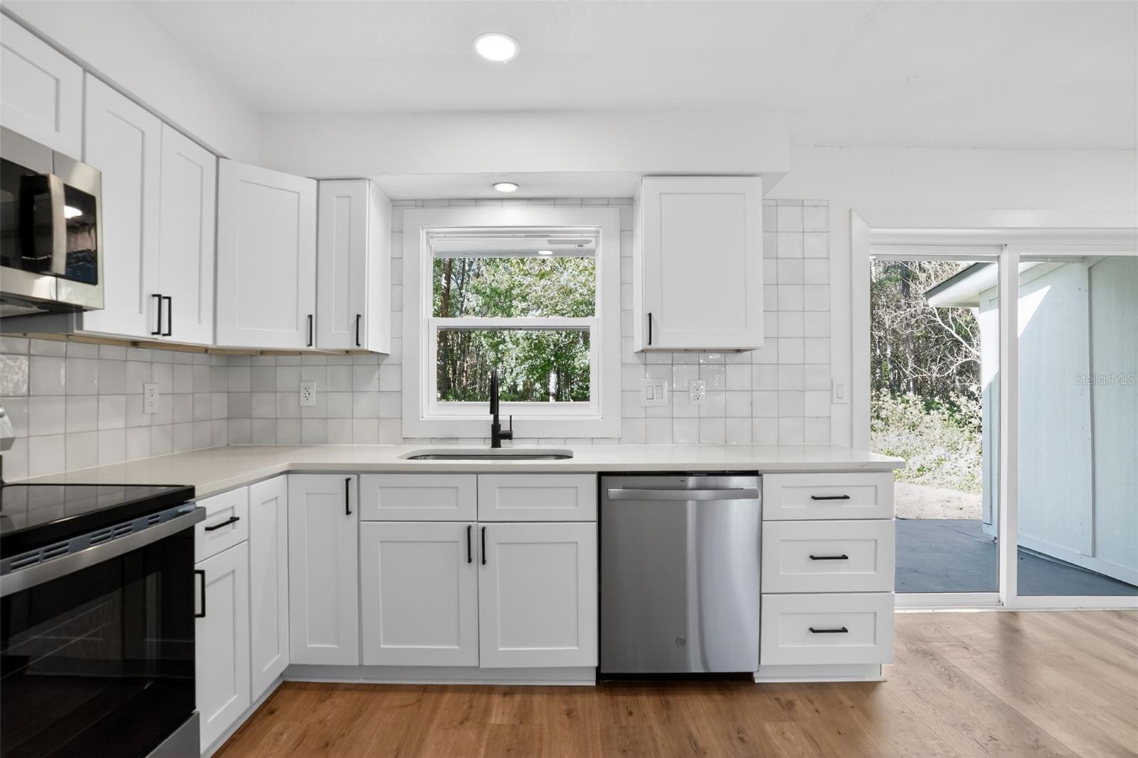 PALM LAKES ESTATES - Residential