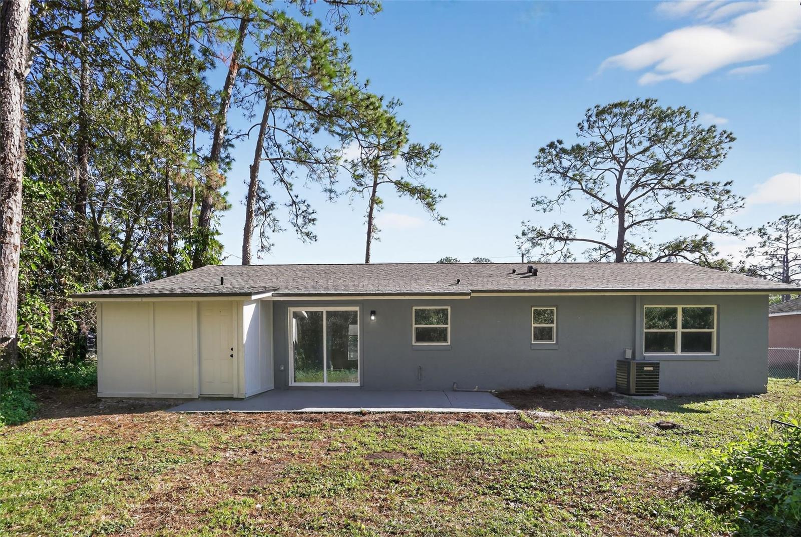 PALM LAKES ESTATES - Residential