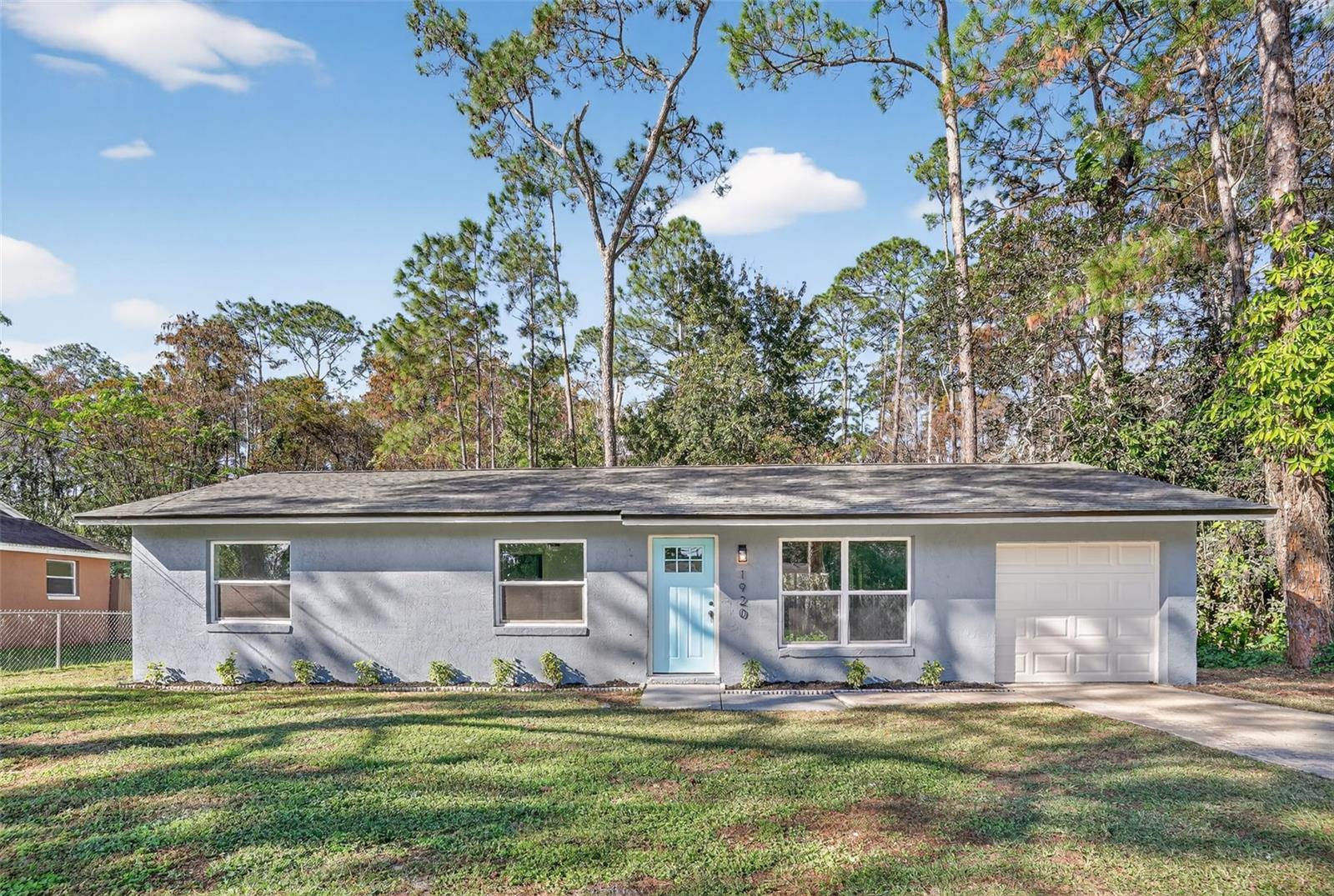 PALM LAKES ESTATES - Residential