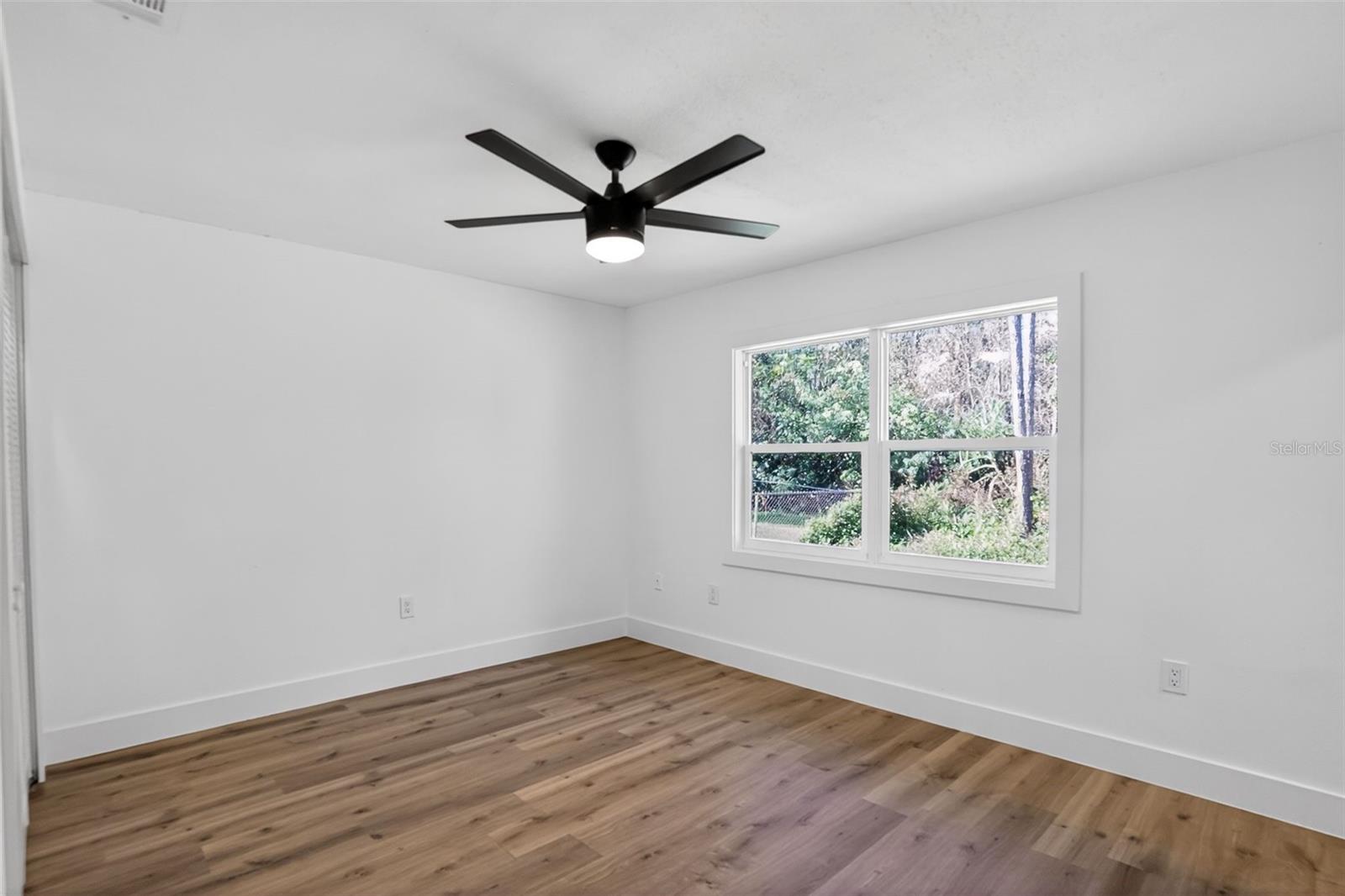 PALM LAKES ESTATES - Residential