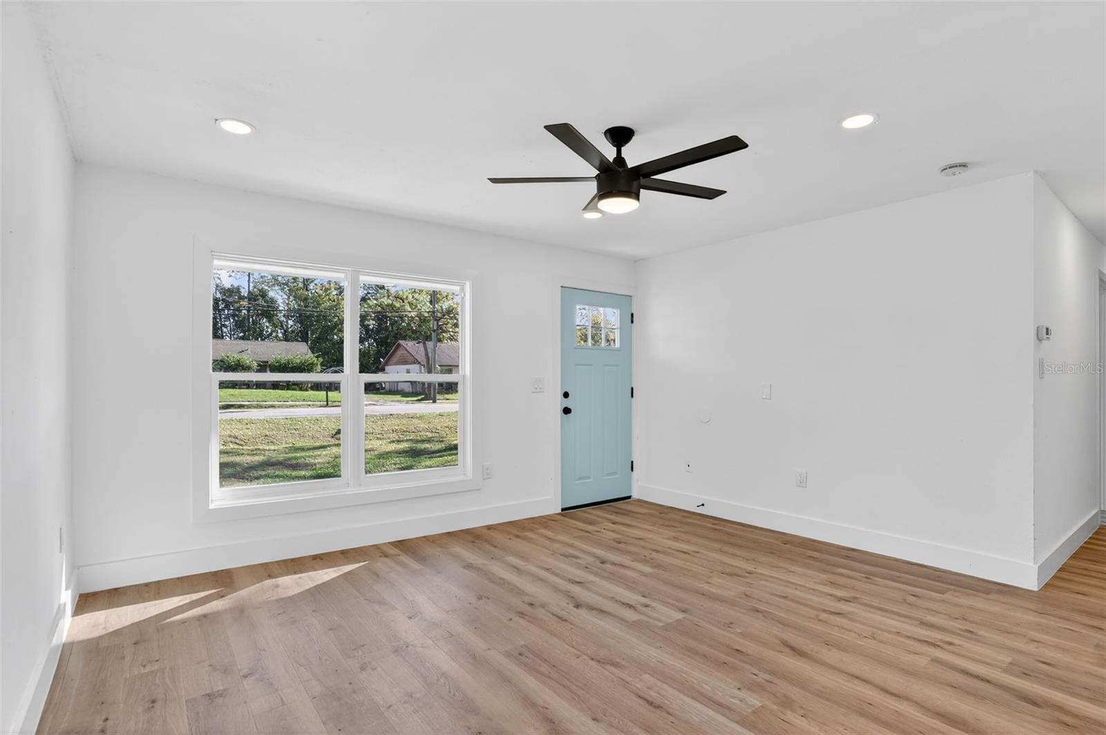 PALM LAKES ESTATES - Residential