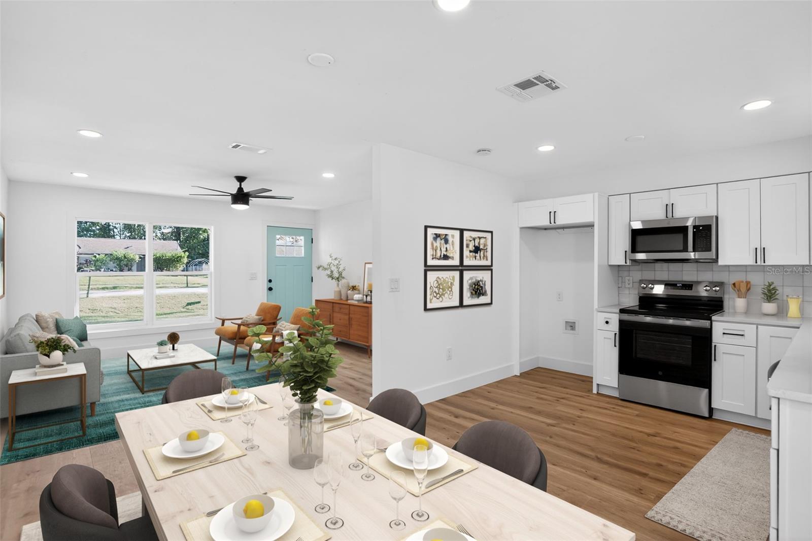 PALM LAKES ESTATES - Residential