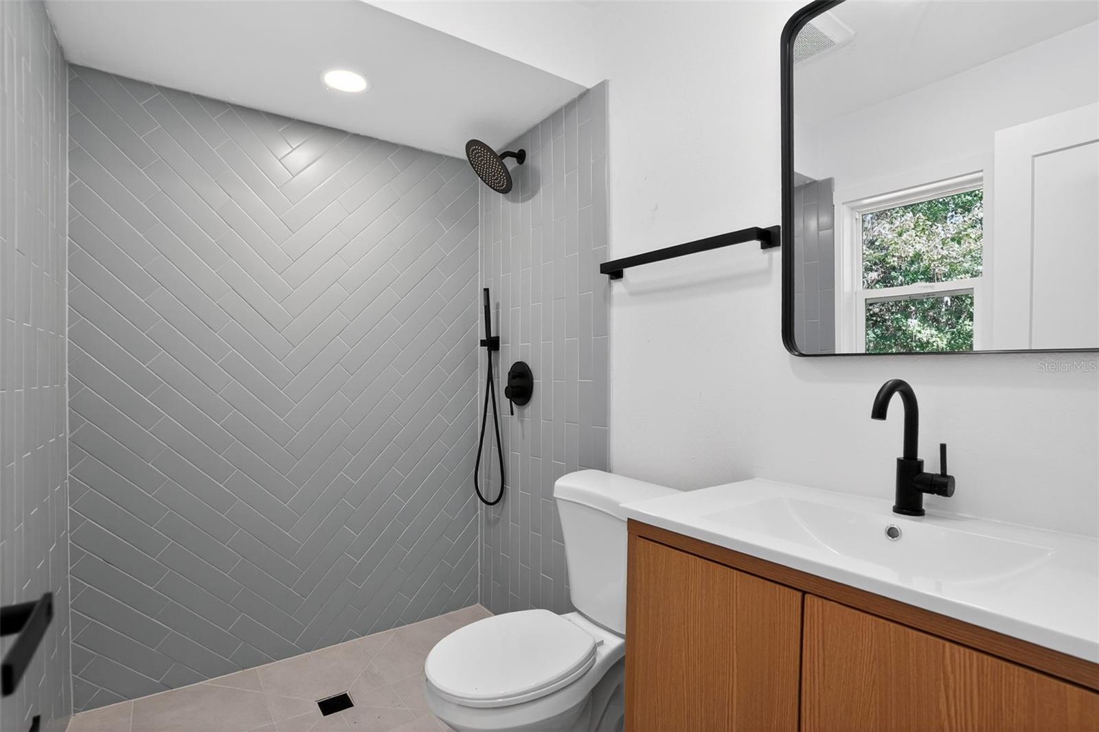 PALM LAKES ESTATES - Residential