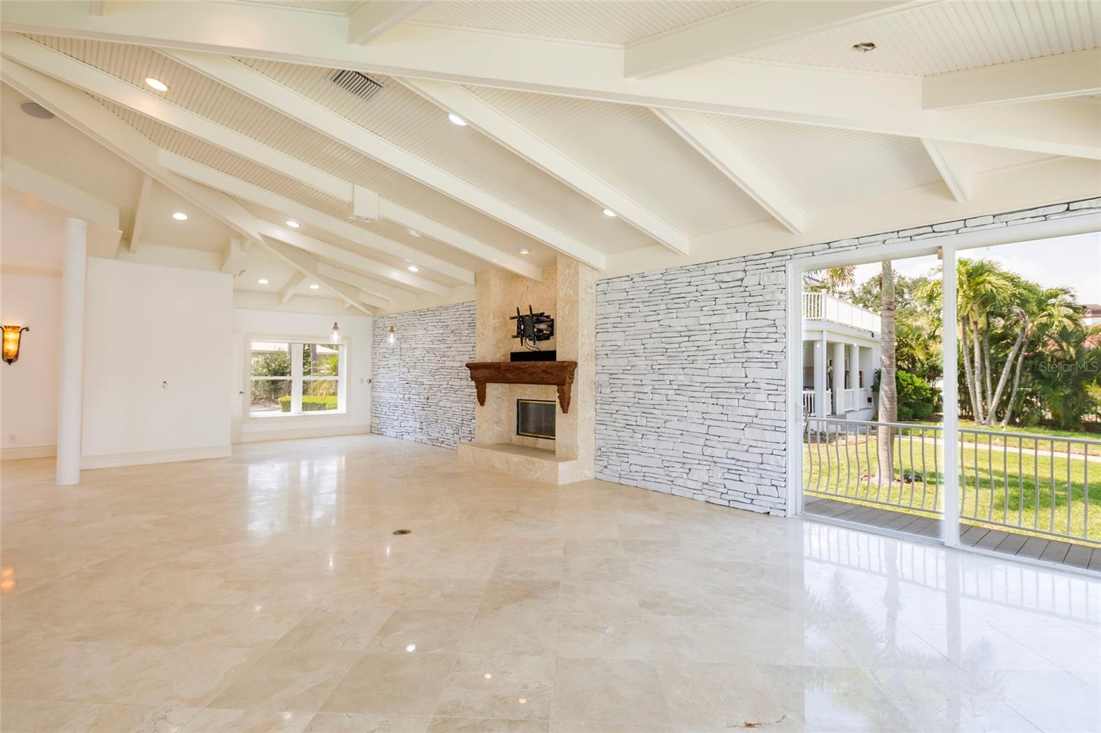 TIERRA VERDE UNIT 1 4TH REP - Residential