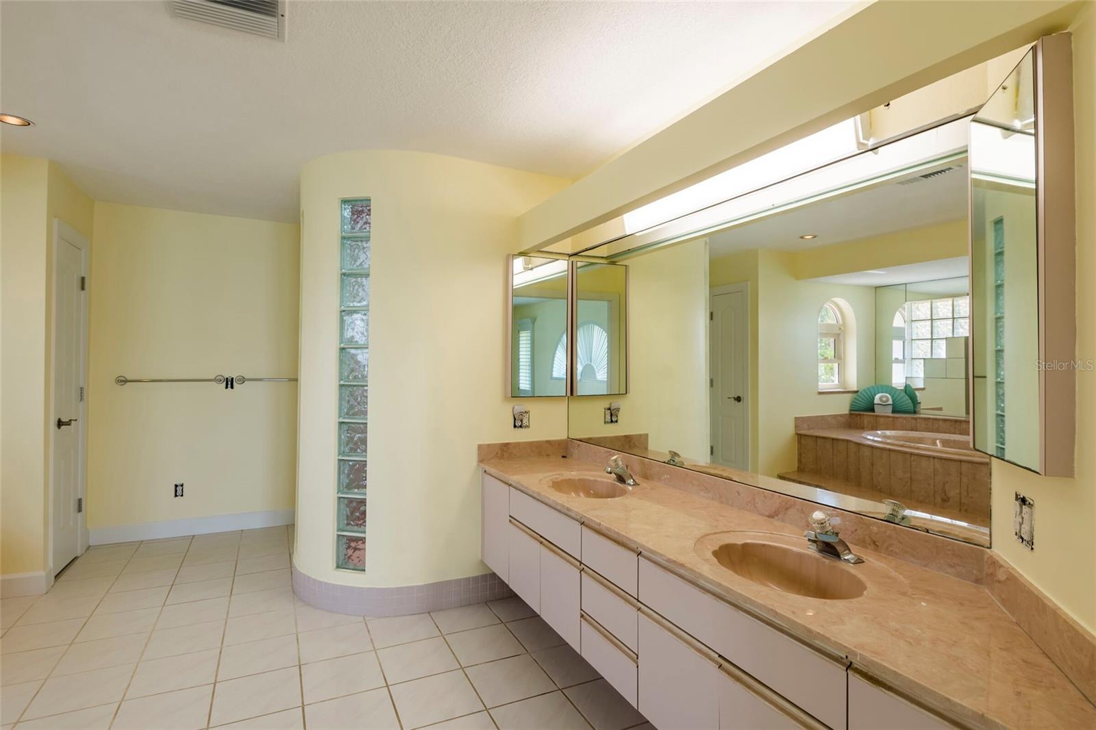 TIERRA VERDE UNIT 1 4TH REP - Residential