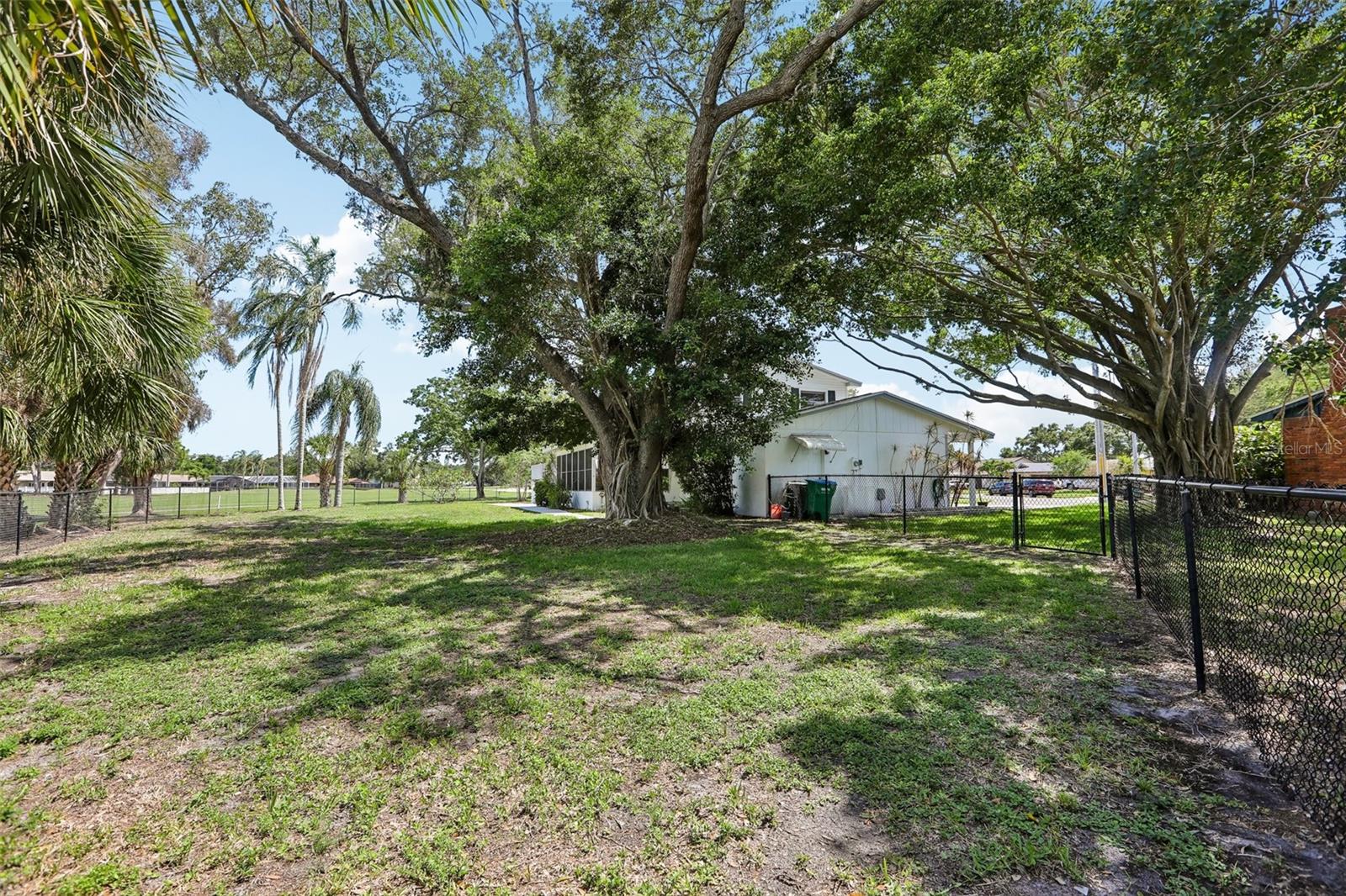 SEMINOLE LAKE GOLF & - Residential