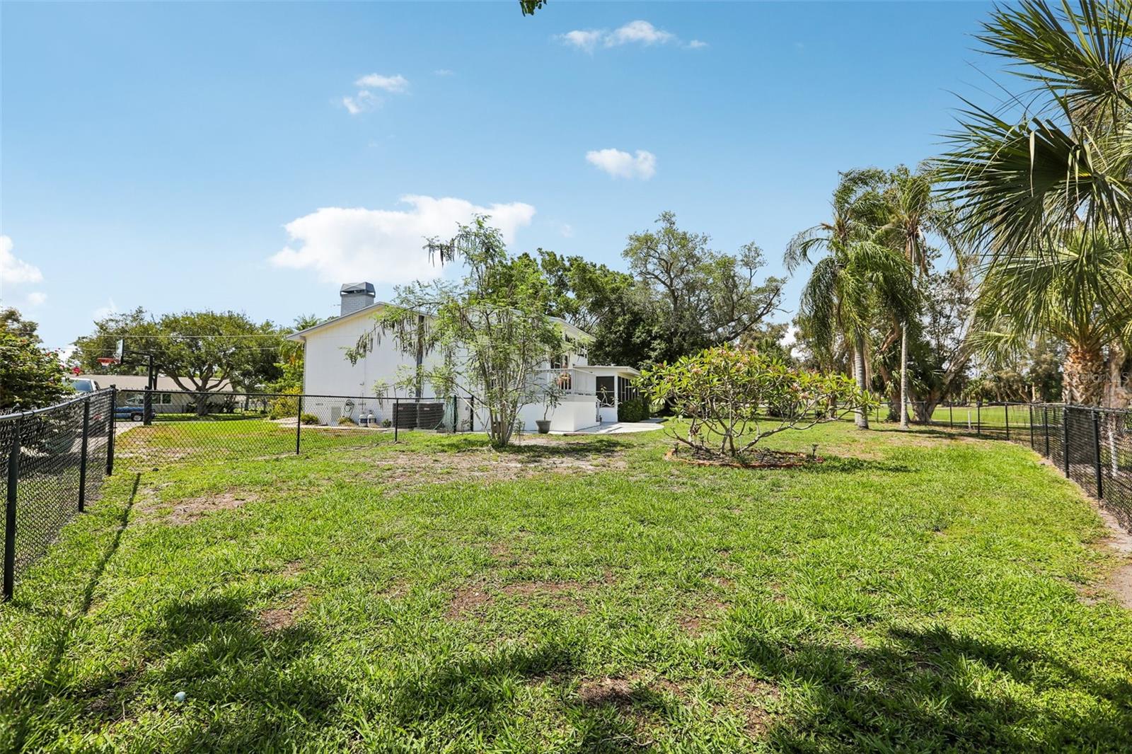 SEMINOLE LAKE GOLF & - Residential