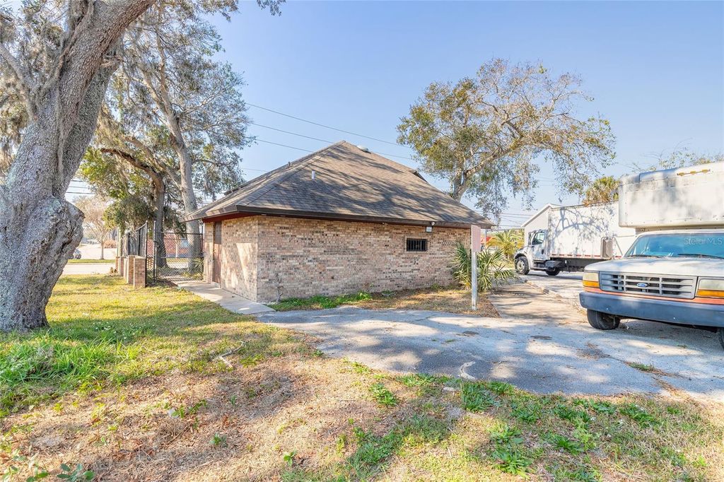 Photo of 631 N Ridgewood Avenue, Daytona Beach, FL 32114 (MLS # V4940828)