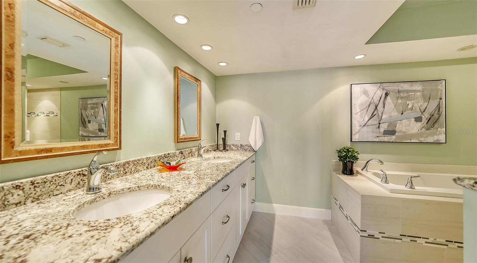 CONDO ON THE BAY TOWER II - Residential