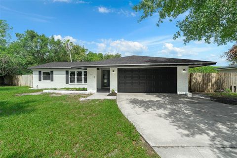 Photo of 112 Des Pinar Lane, Longwood, FL 32750 (MLS # O6393707)