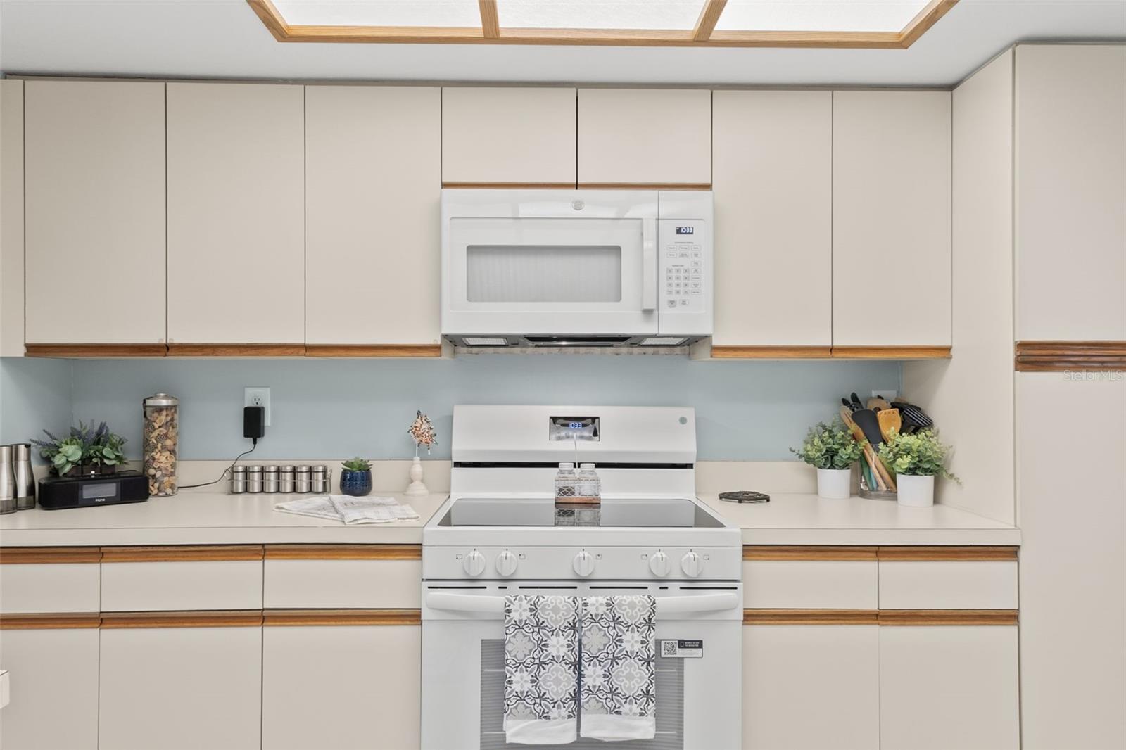 EAST LAKE WOODLANDS WOODRIDGE GREEN TWNHMS - Residential