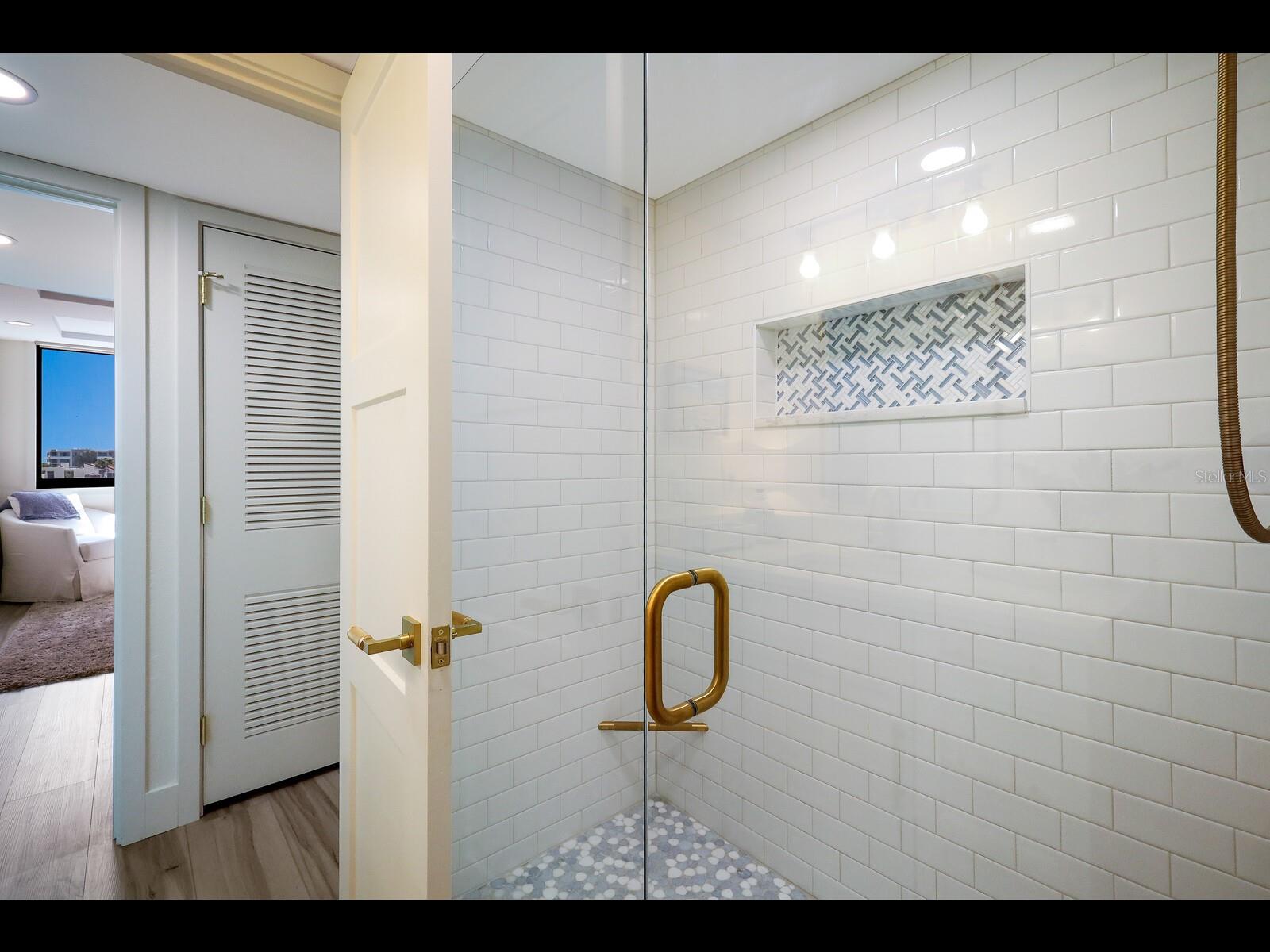 SEAPLACE II - Residential