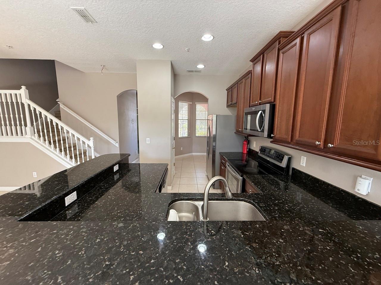 9446 SILVER BUTTONWOOD STREET
