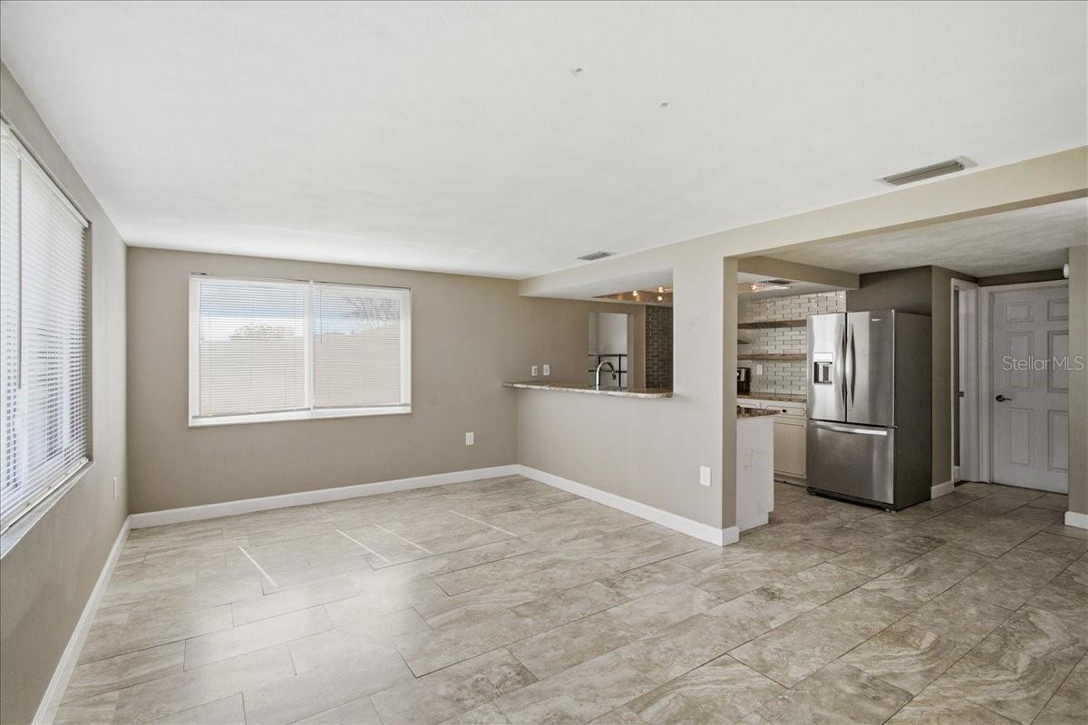 COLONIAL HILLS - Residential