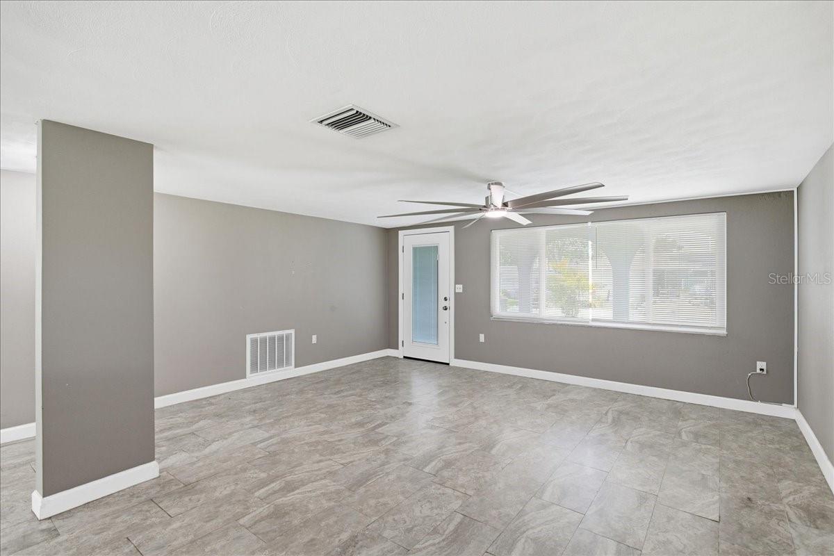 COLONIAL HILLS - Residential