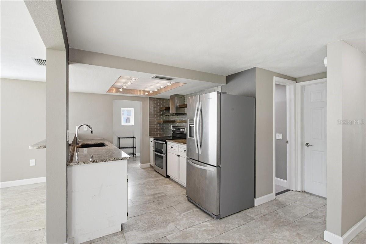 COLONIAL HILLS - Residential