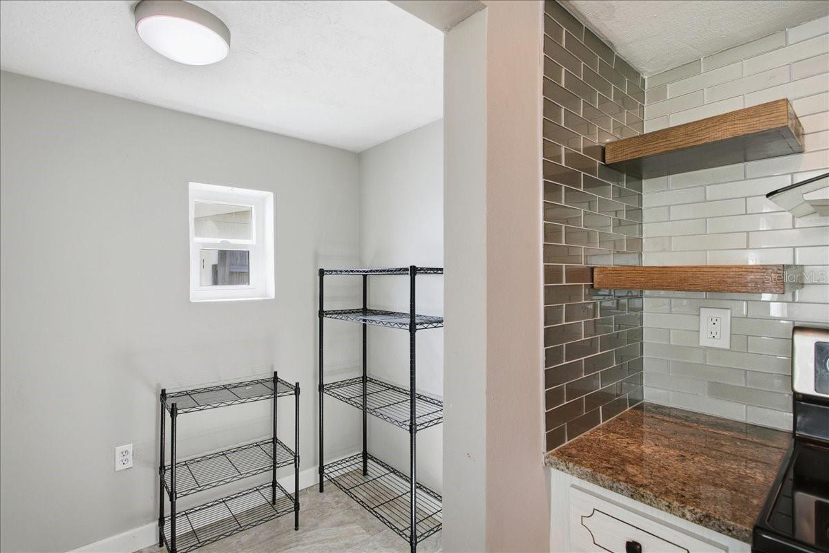 COLONIAL HILLS - Residential