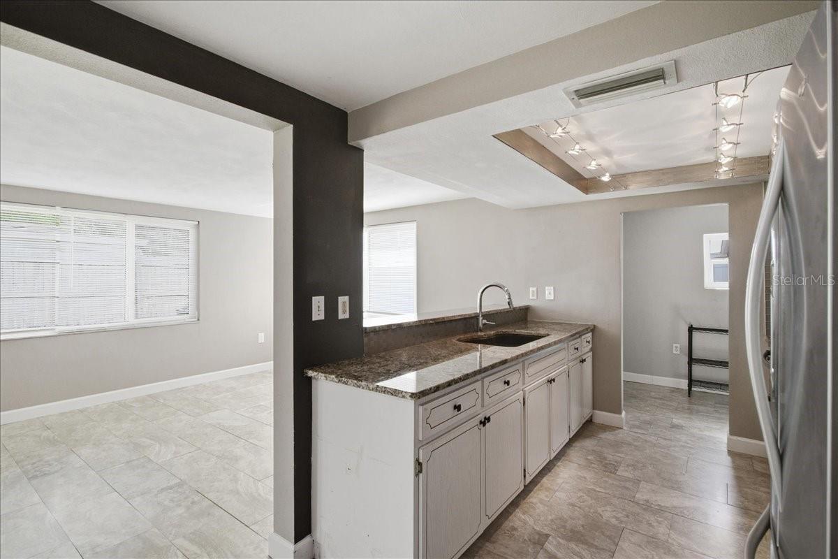 COLONIAL HILLS - Residential