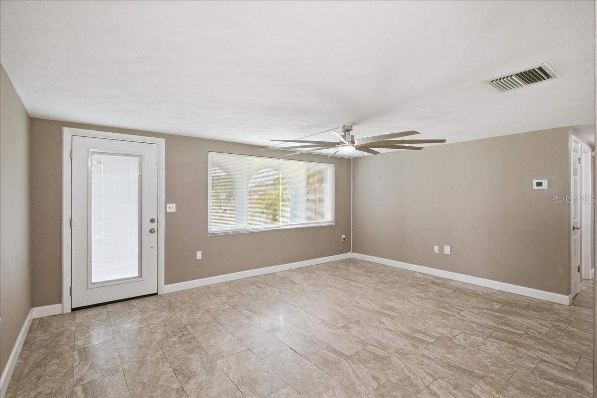 COLONIAL HILLS - Residential