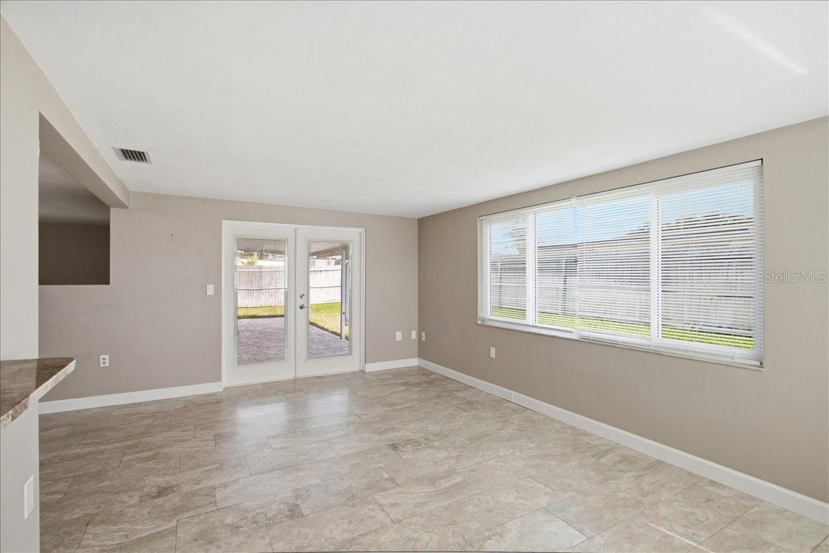 COLONIAL HILLS - Residential