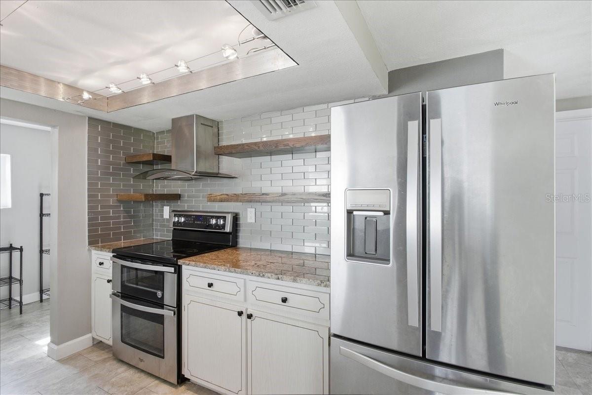 COLONIAL HILLS - Residential