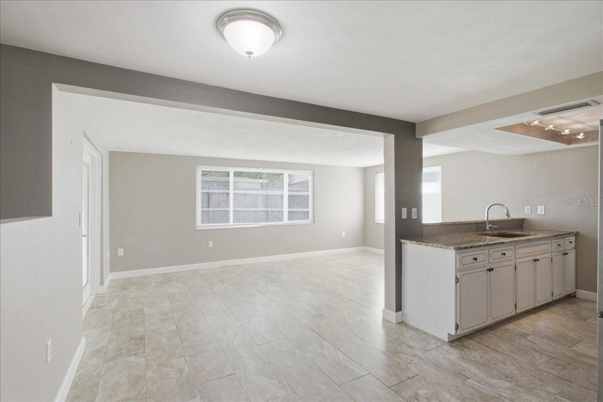 COLONIAL HILLS - Residential