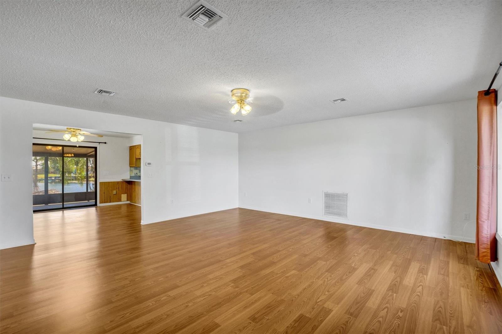 TEMPLETON GROVES & VILLA - Residential