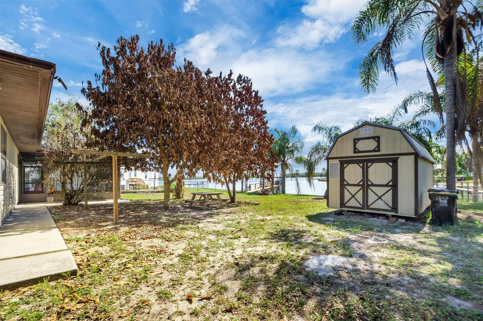 TEMPLETON GROVES & VILLA - Residential