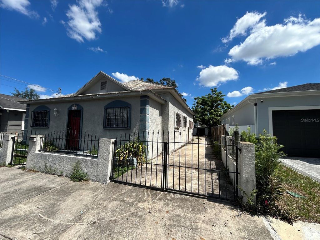 Photo of 2923 Sanchez Street, Tampa, FL 33605 (MLS # TB8441535)
