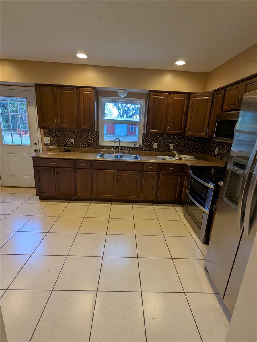 VILLAGE GROVE 1 - Residential