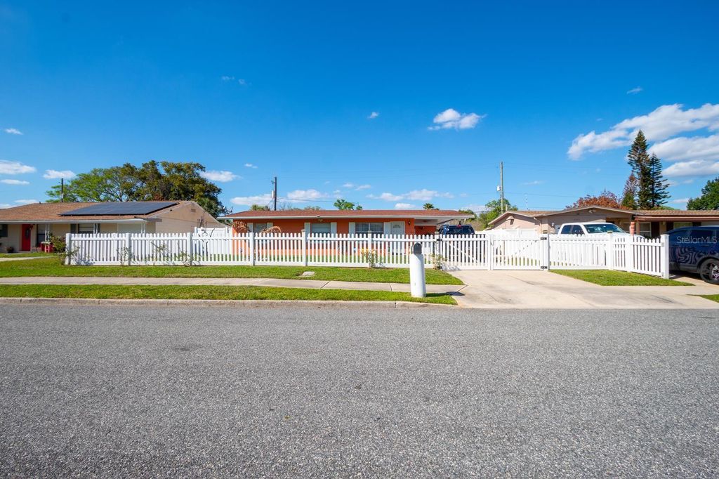 Photo of 4401 Edgebrook Dr, Orlando, FL 32809 (MLS # S5146357)