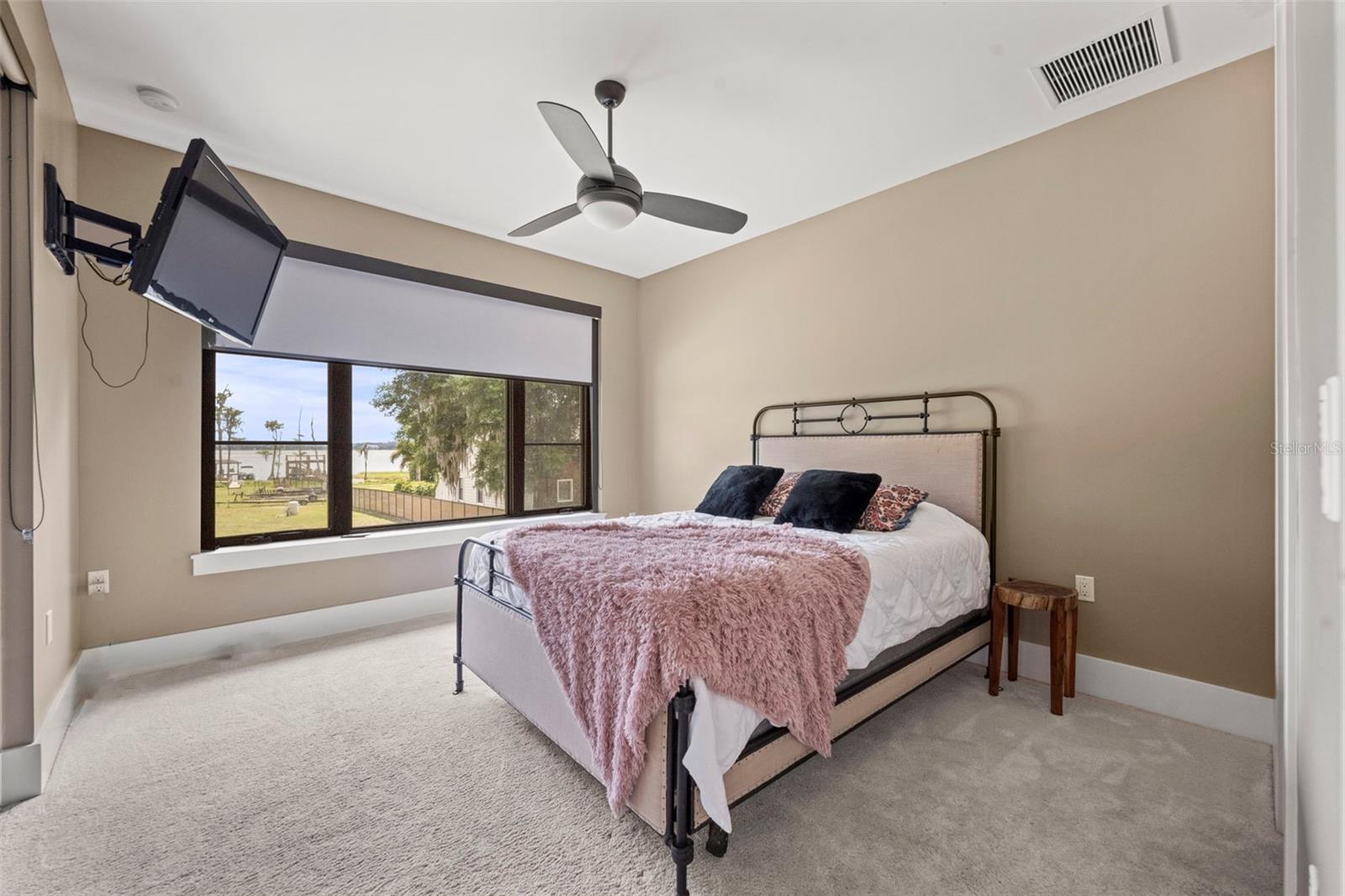 CYPRESS SHORES - Residential