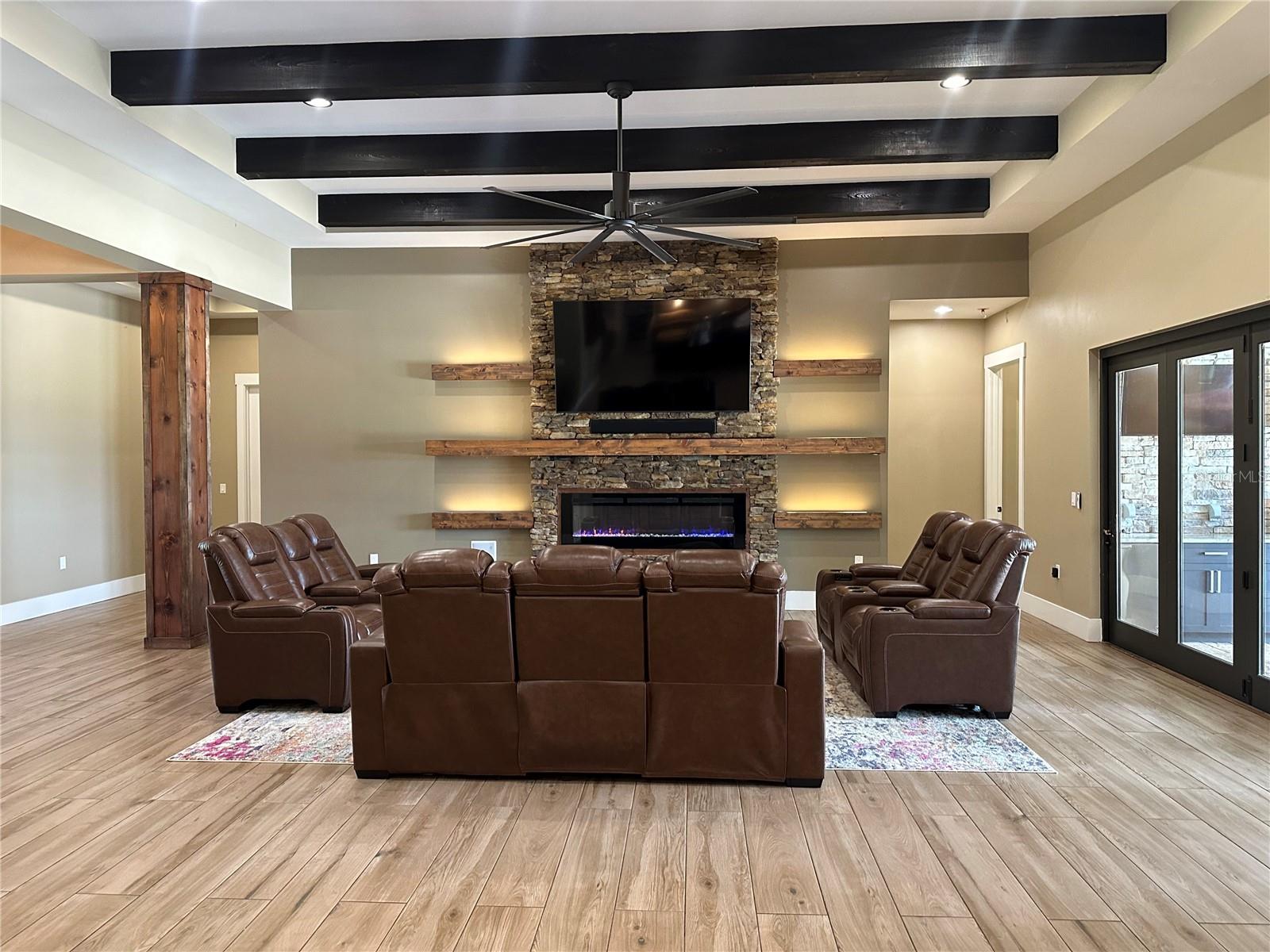 CYPRESS SHORES - Residential