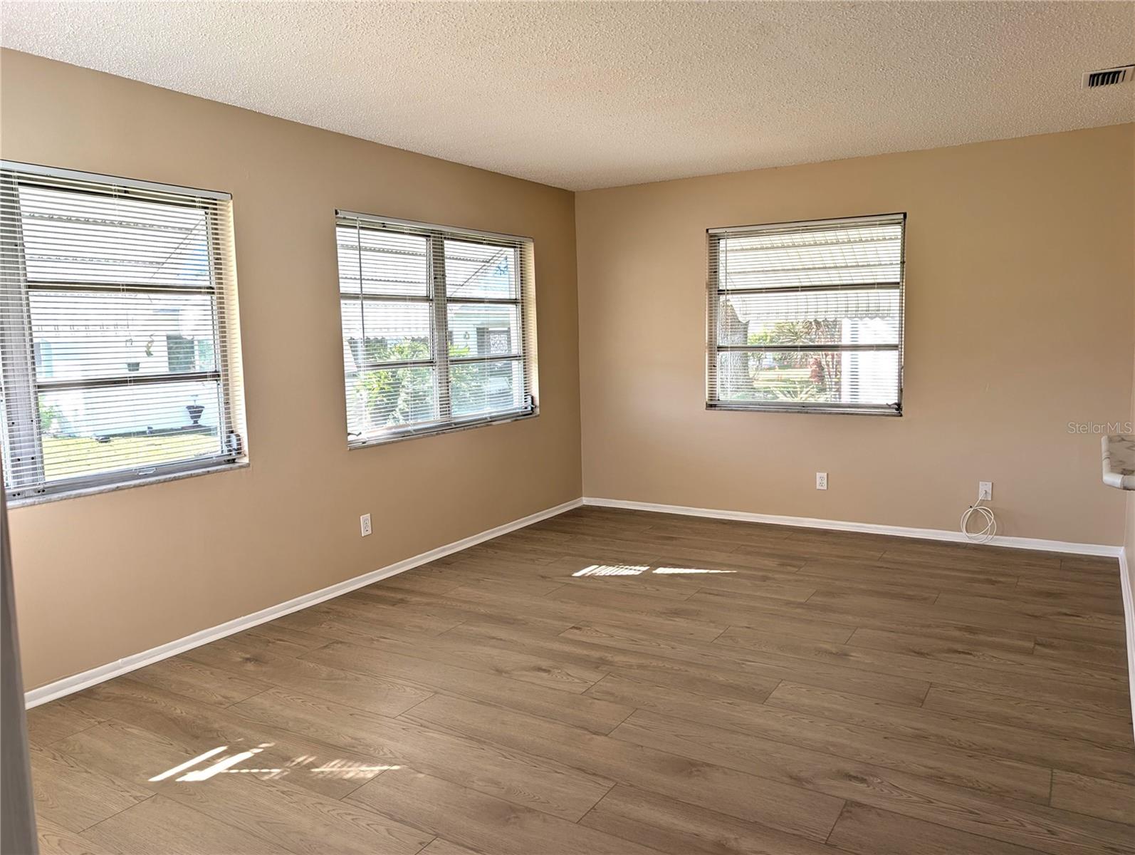 MAINLANDS OF TAMARAC BY THE GULF UNIT 4 CONDO - Residential Lease