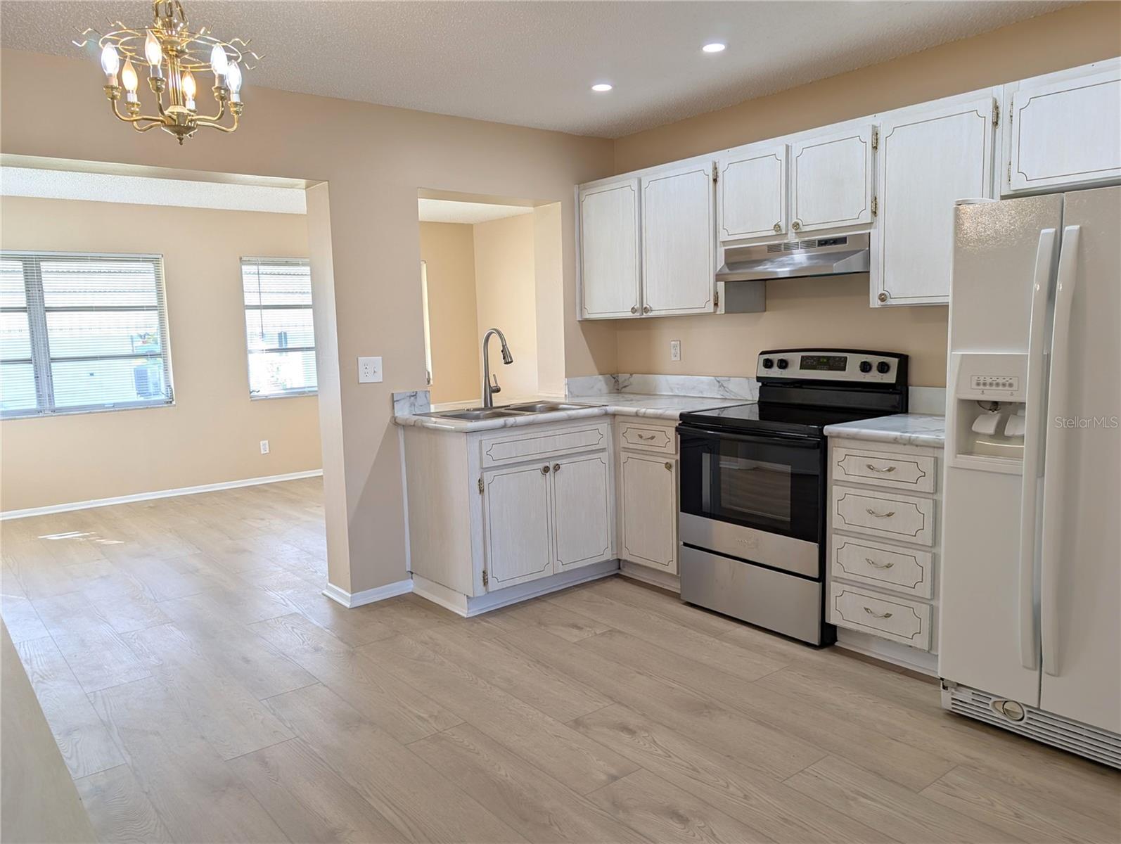 MAINLANDS OF TAMARAC BY THE GULF UNIT 4 CONDO - Residential Lease