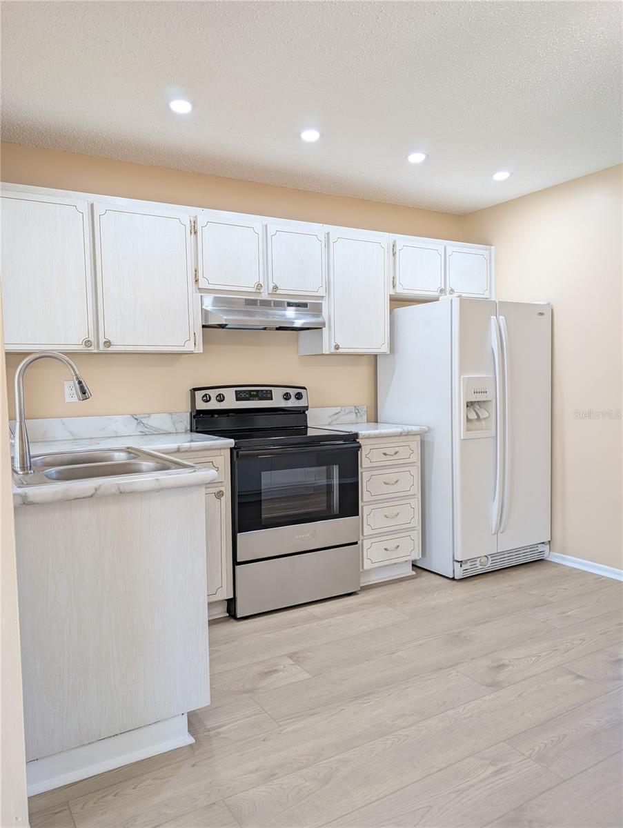 MAINLANDS OF TAMARAC BY THE GULF UNIT 4 CONDO - Residential Lease