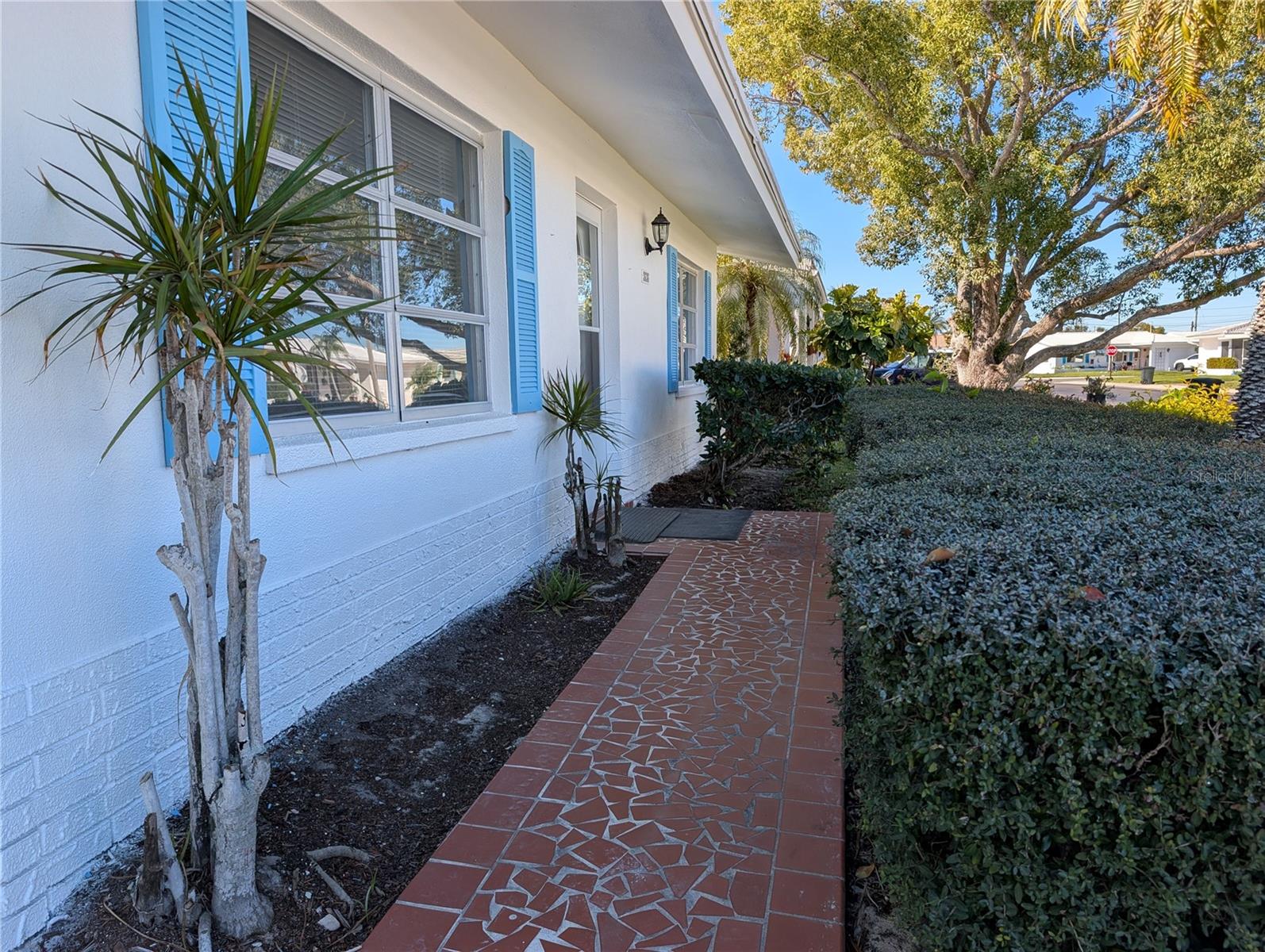 MAINLANDS OF TAMARAC BY THE GULF UNIT 4 CONDO - Residential Lease