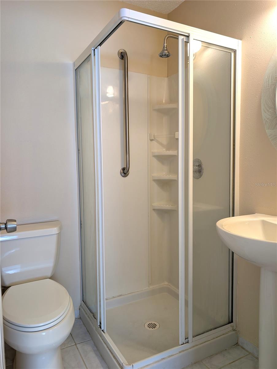 MAINLANDS OF TAMARAC BY THE GULF UNIT 4 CONDO - Residential Lease