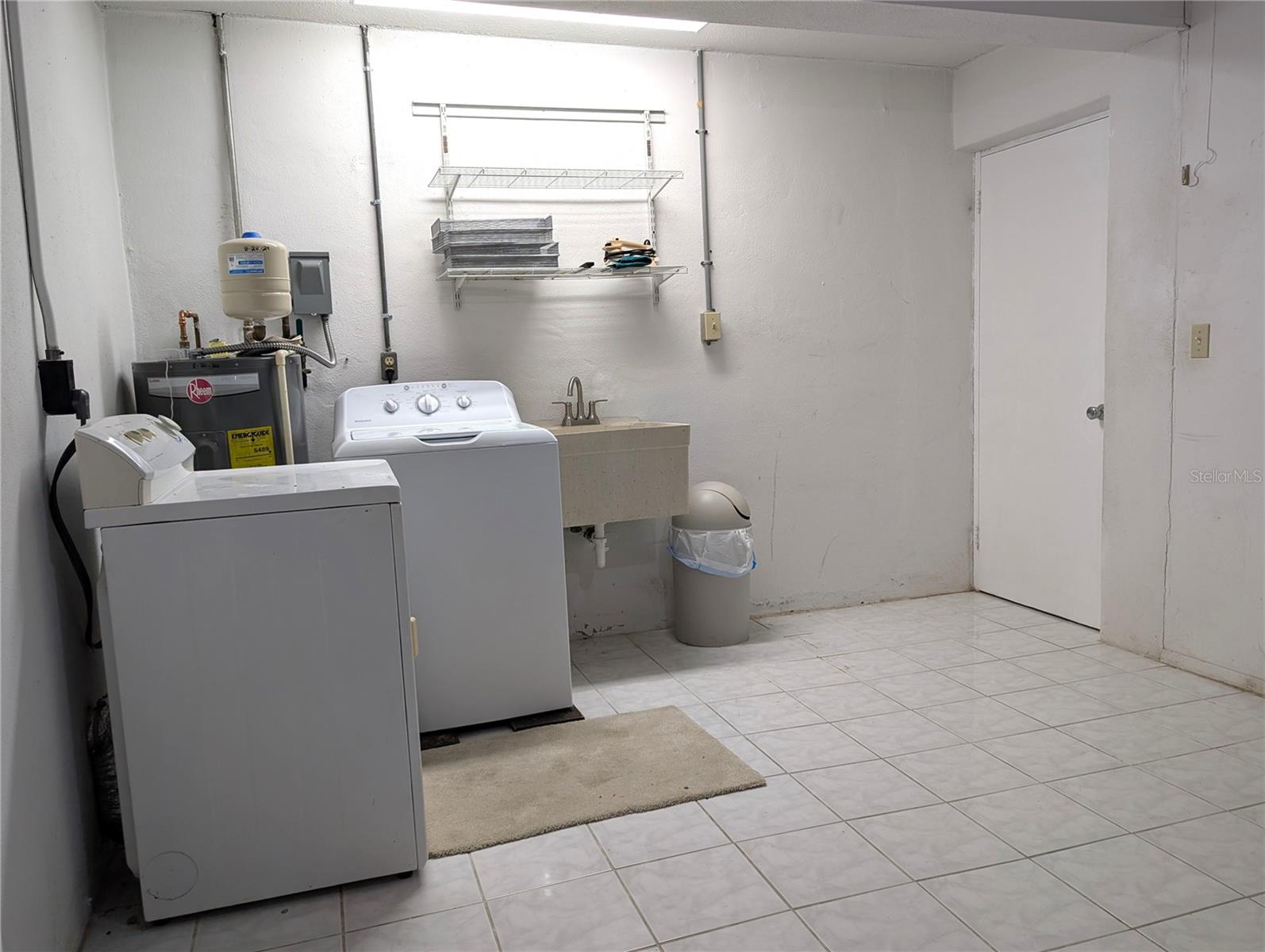 MAINLANDS OF TAMARAC BY THE GULF UNIT 4 CONDO - Residential Lease