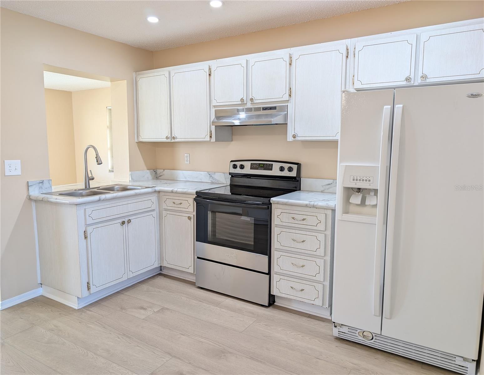 MAINLANDS OF TAMARAC BY THE GULF UNIT 4 CONDO - Residential Lease