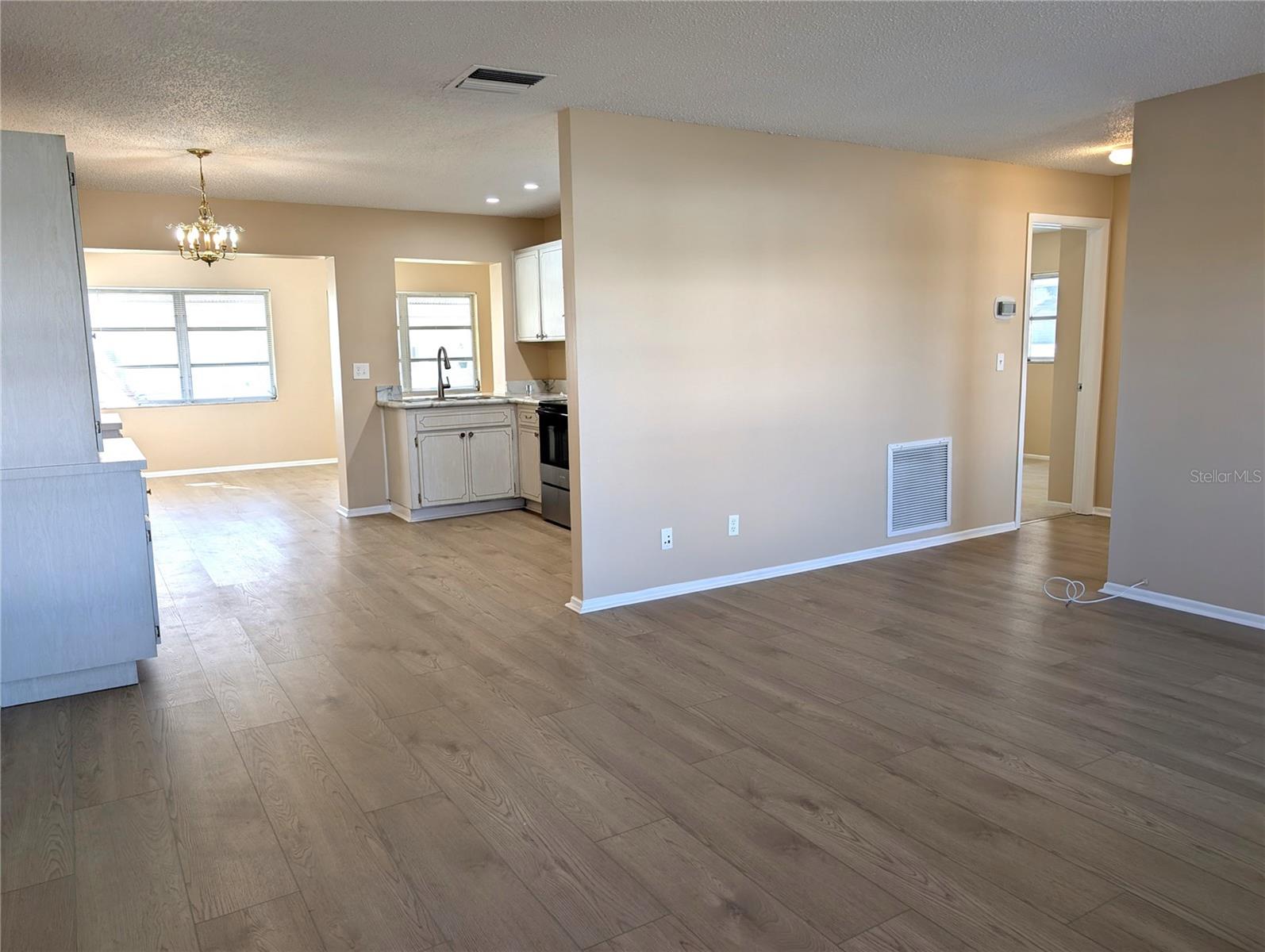 MAINLANDS OF TAMARAC BY THE GULF UNIT 4 CONDO - Residential Lease