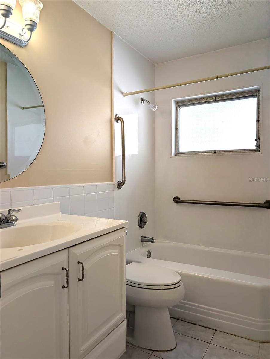 MAINLANDS OF TAMARAC BY THE GULF UNIT 4 CONDO - Residential Lease