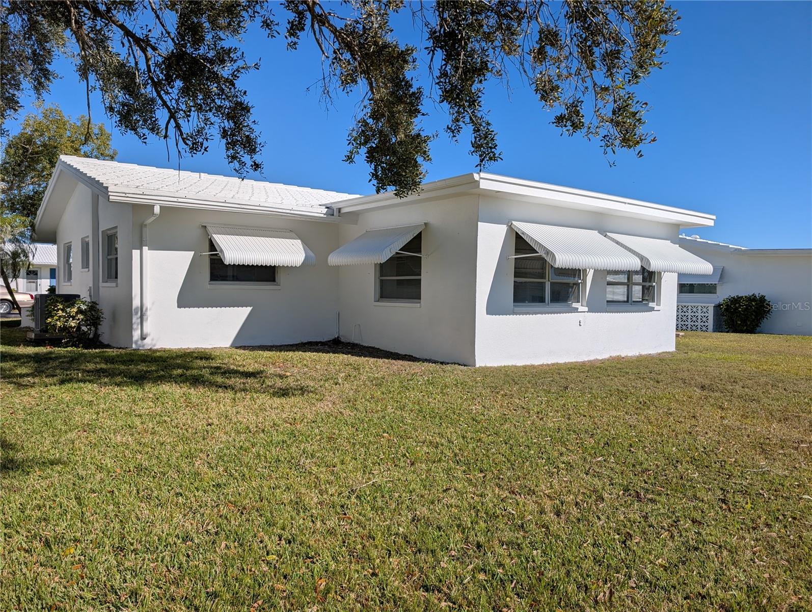 MAINLANDS OF TAMARAC BY THE GULF UNIT 4 CONDO - Residential Lease