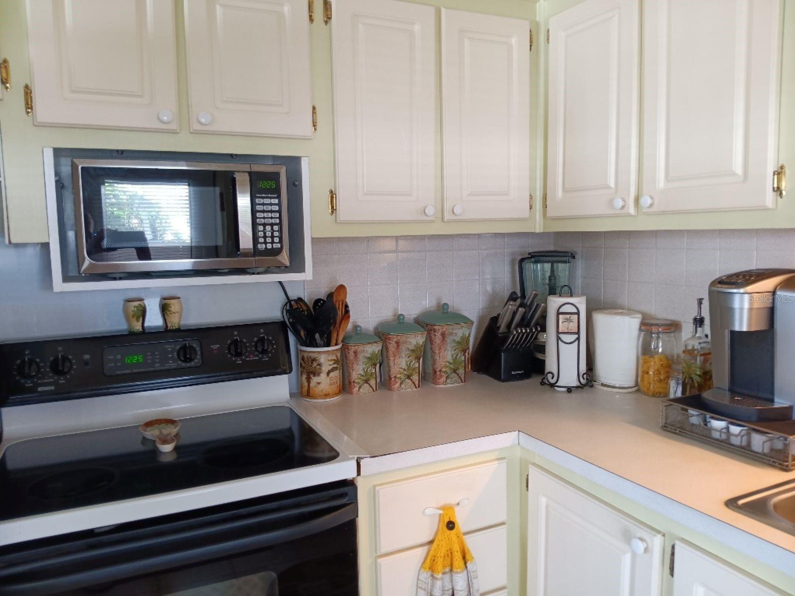 COUNTRY CLUB ESTATES - Residential